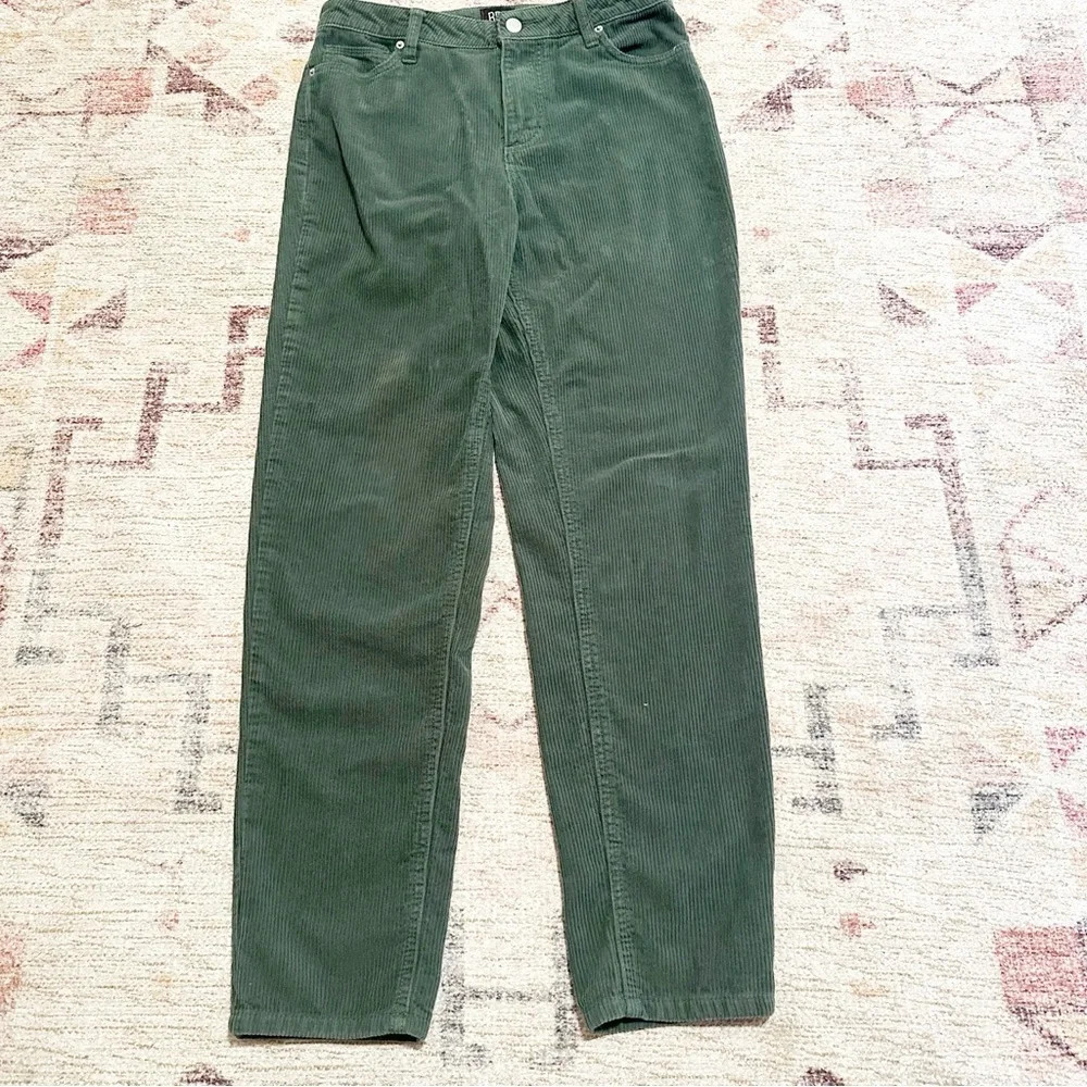 Urban outfitters BDG• Green Corduroy Mom High Rise  Pants Size 26 - Picture 10 of 14